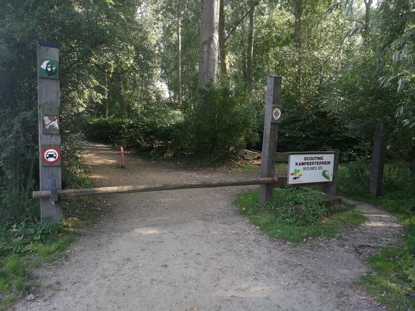Toegangspoort kampeerterrein